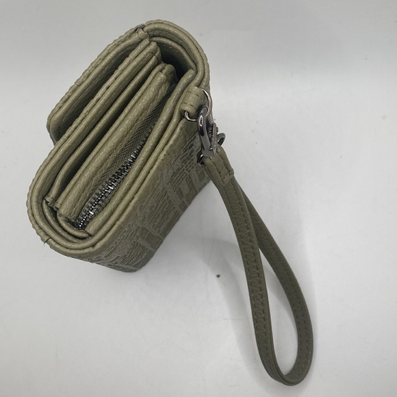 Steve Madden signature embossed faux leather green convertible  wristlet wallet - Picture 6 of 13